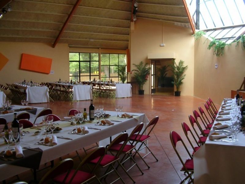 Salle Pyramide de l'Espace Aixagone à Saint Cannat, près d'Aix en Provence