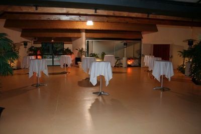 Patio - cocktail d'entreprise avec mange-debout