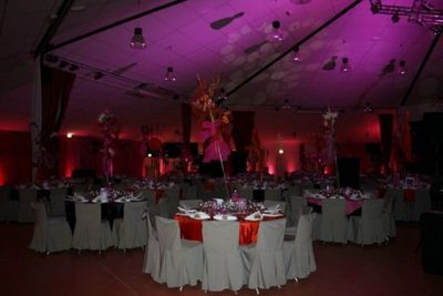 décoration des tables soirée bolliwood de la société Mona Lisa Invest 2